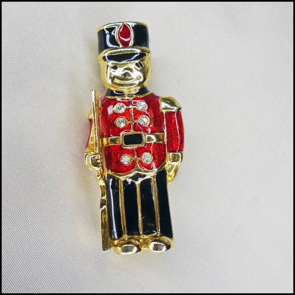 Toy Soldier Holiday Brooch Christmas Figural Pin with Rhinestones - 80s Vintage - Picture 7 of 11